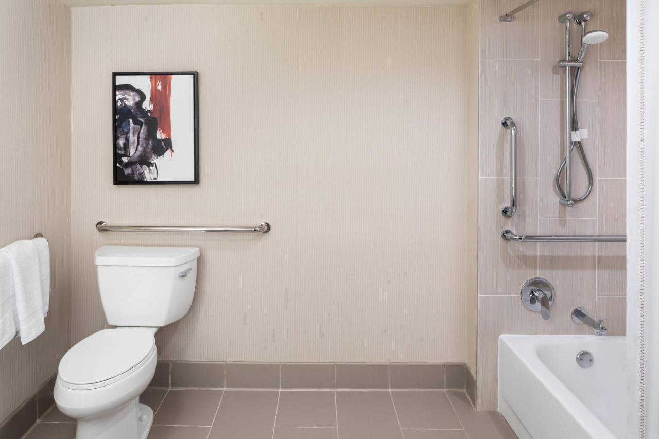 Delta Airport Hotel 4*